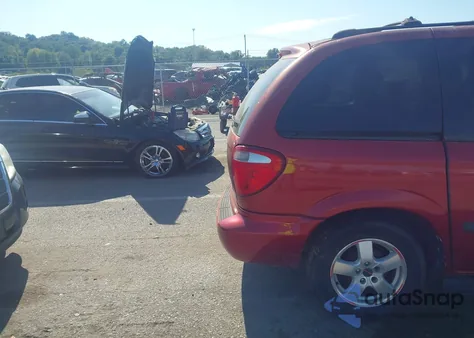 2005 Dodge Caravan Sxt from USA, damaged, VIN 1D4GP45RX5B433865